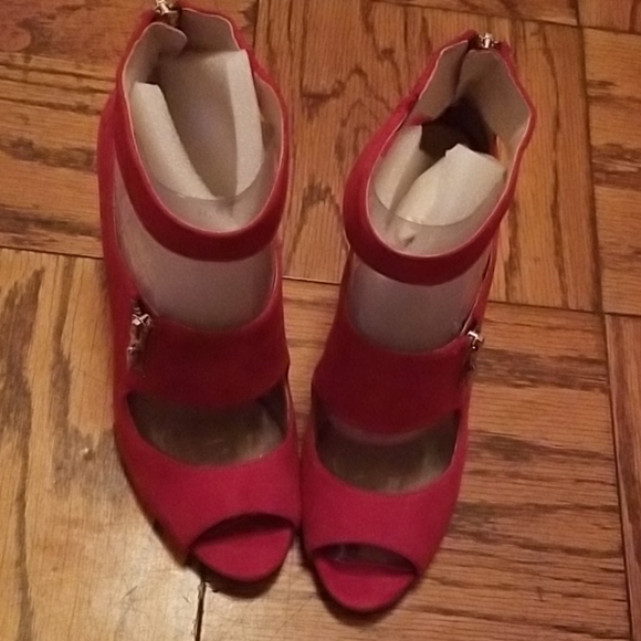 Shoes - Picture 2 of 3